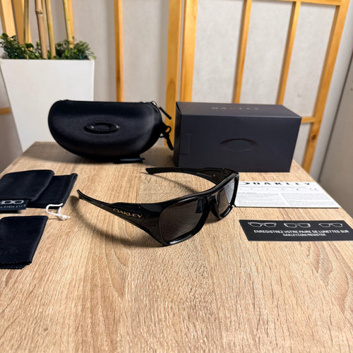 Oakley® Chaminade