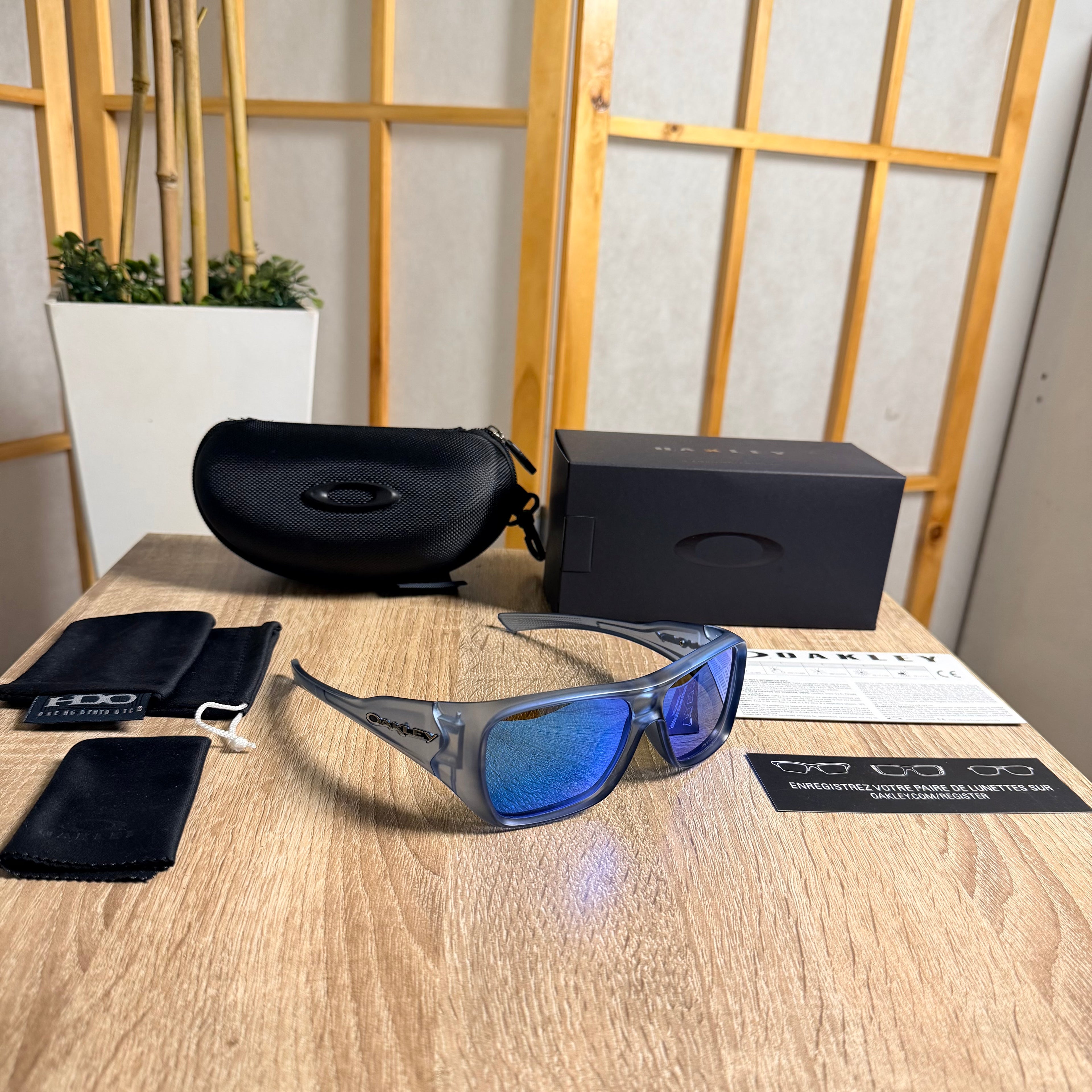 Oakley® Chaminade