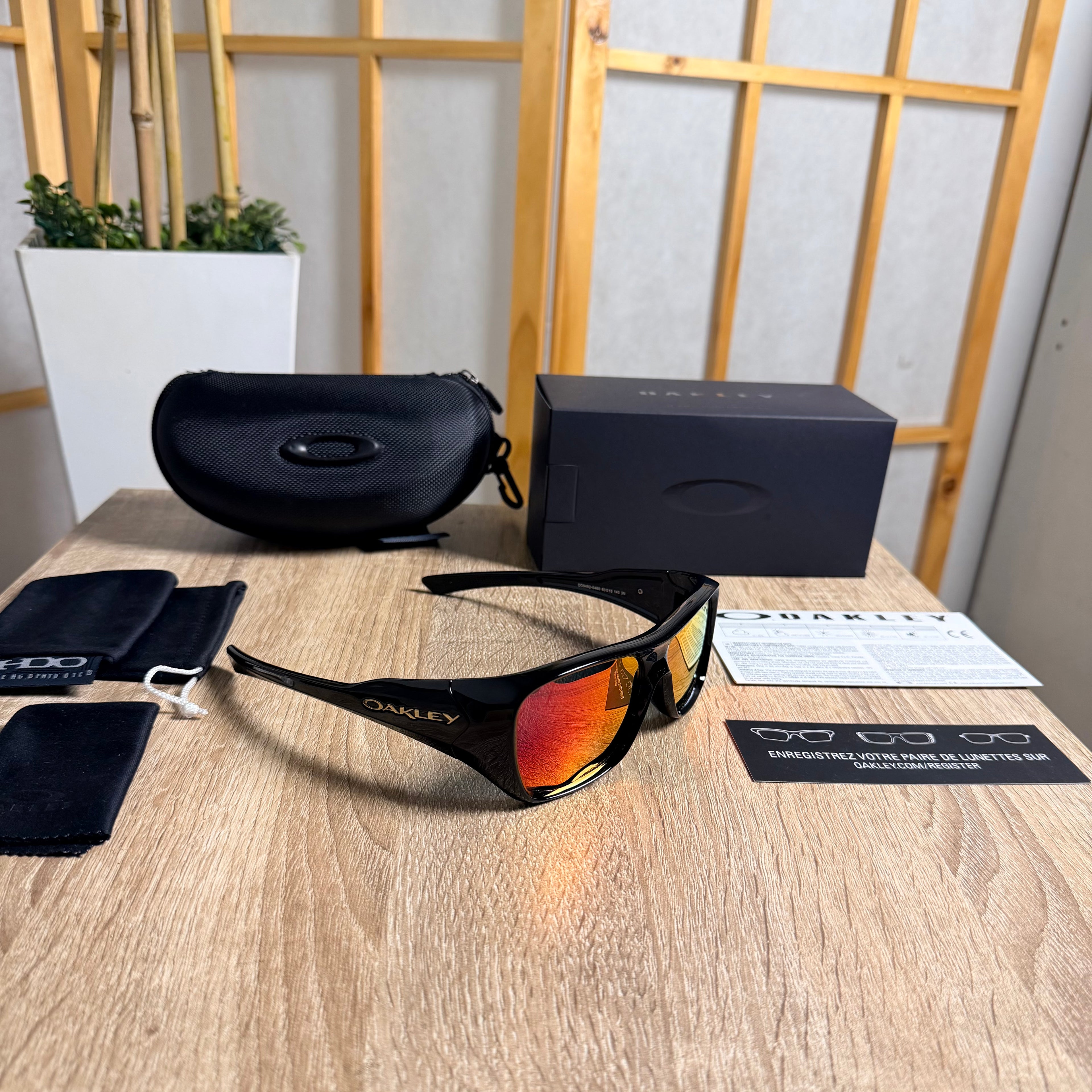 Oakley® Chaminade