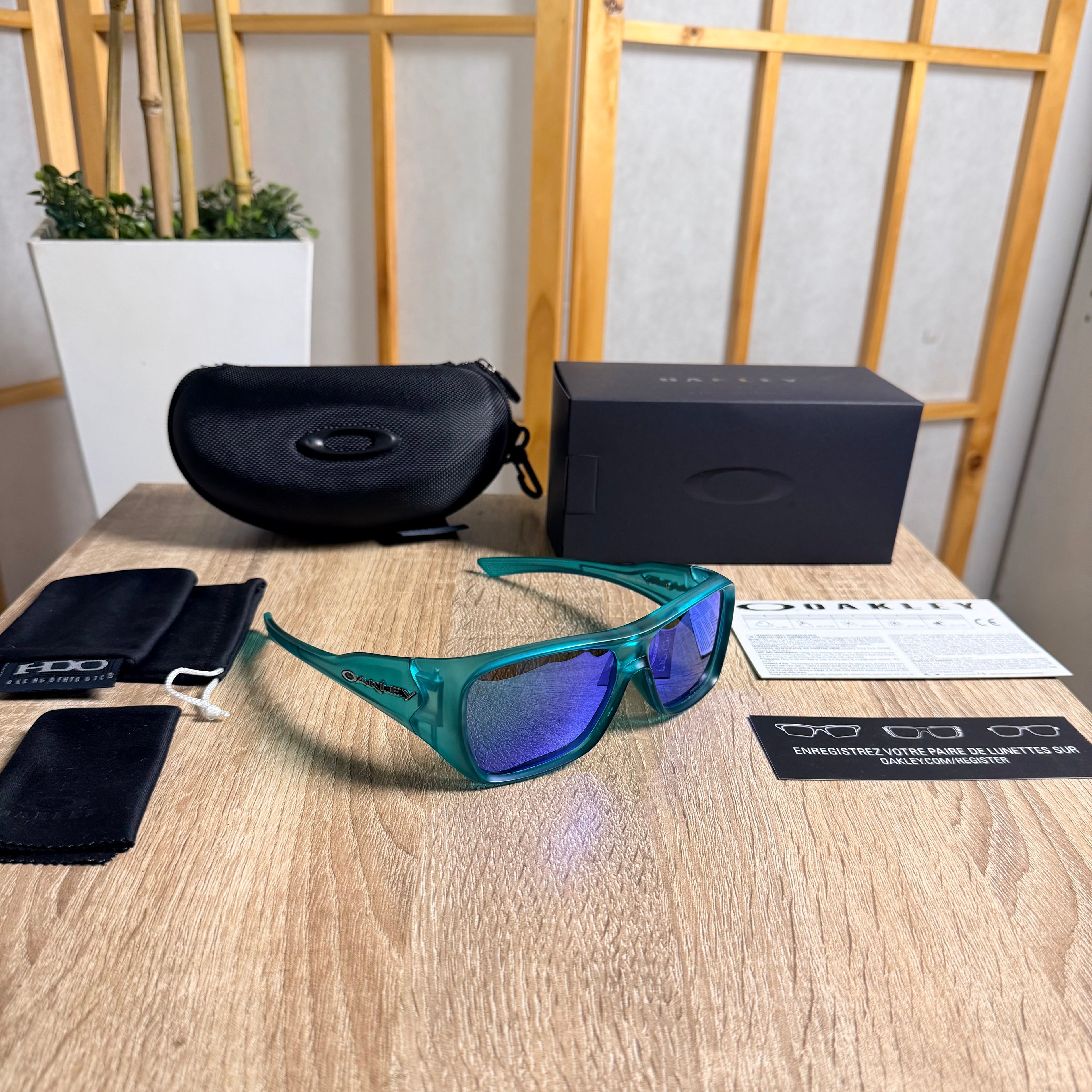 Oakley® Chaminade