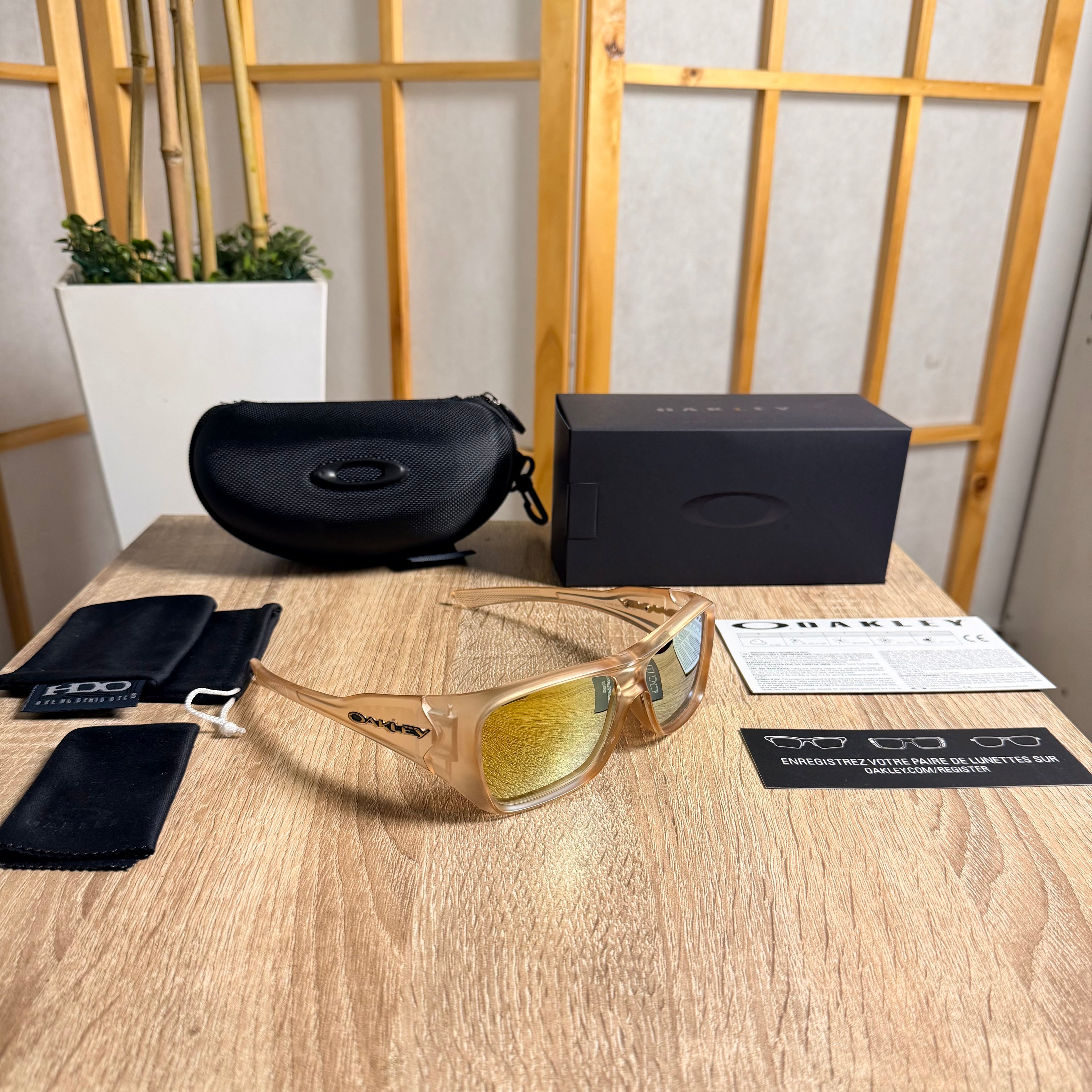 Oakley® Chaminade