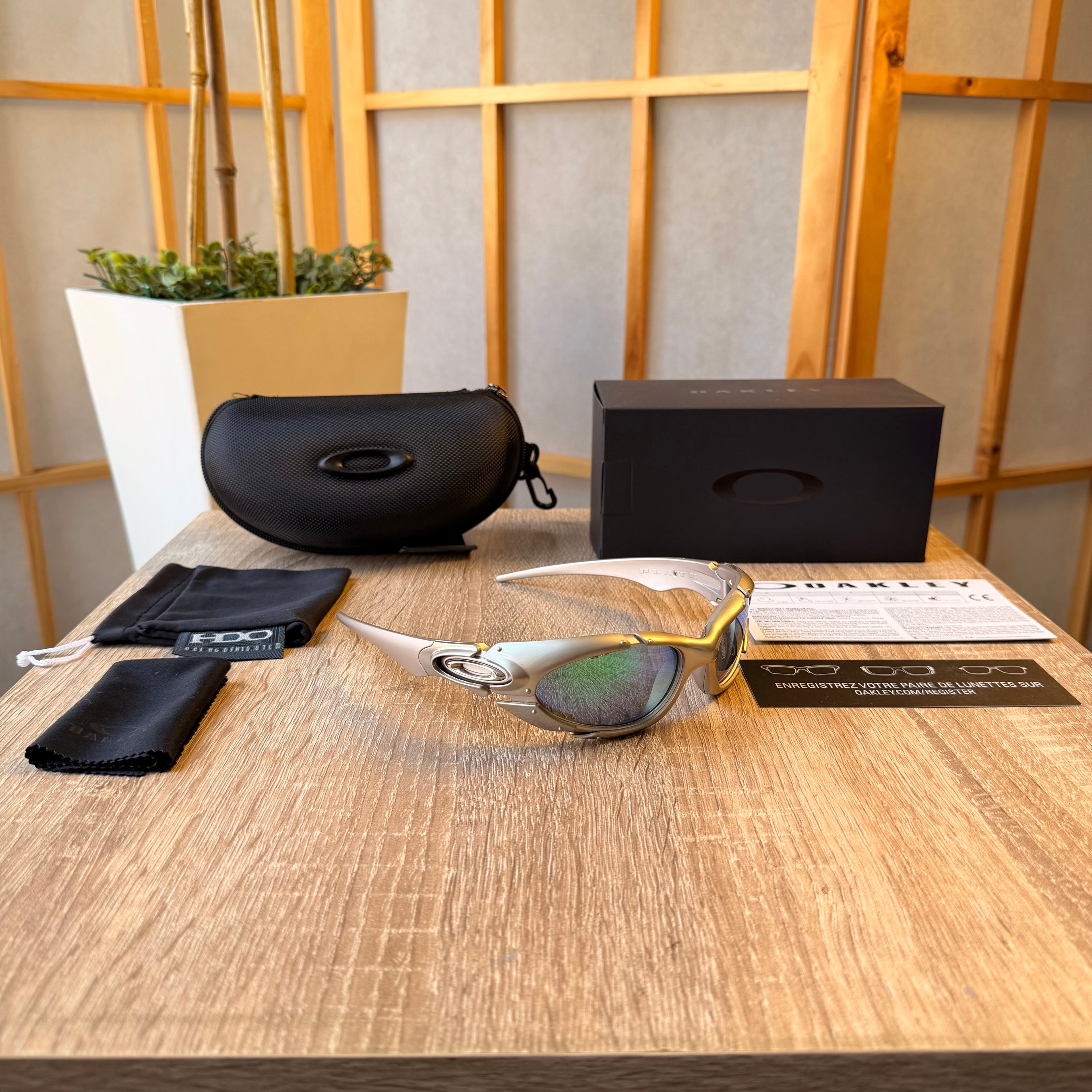 Oakley® Plate