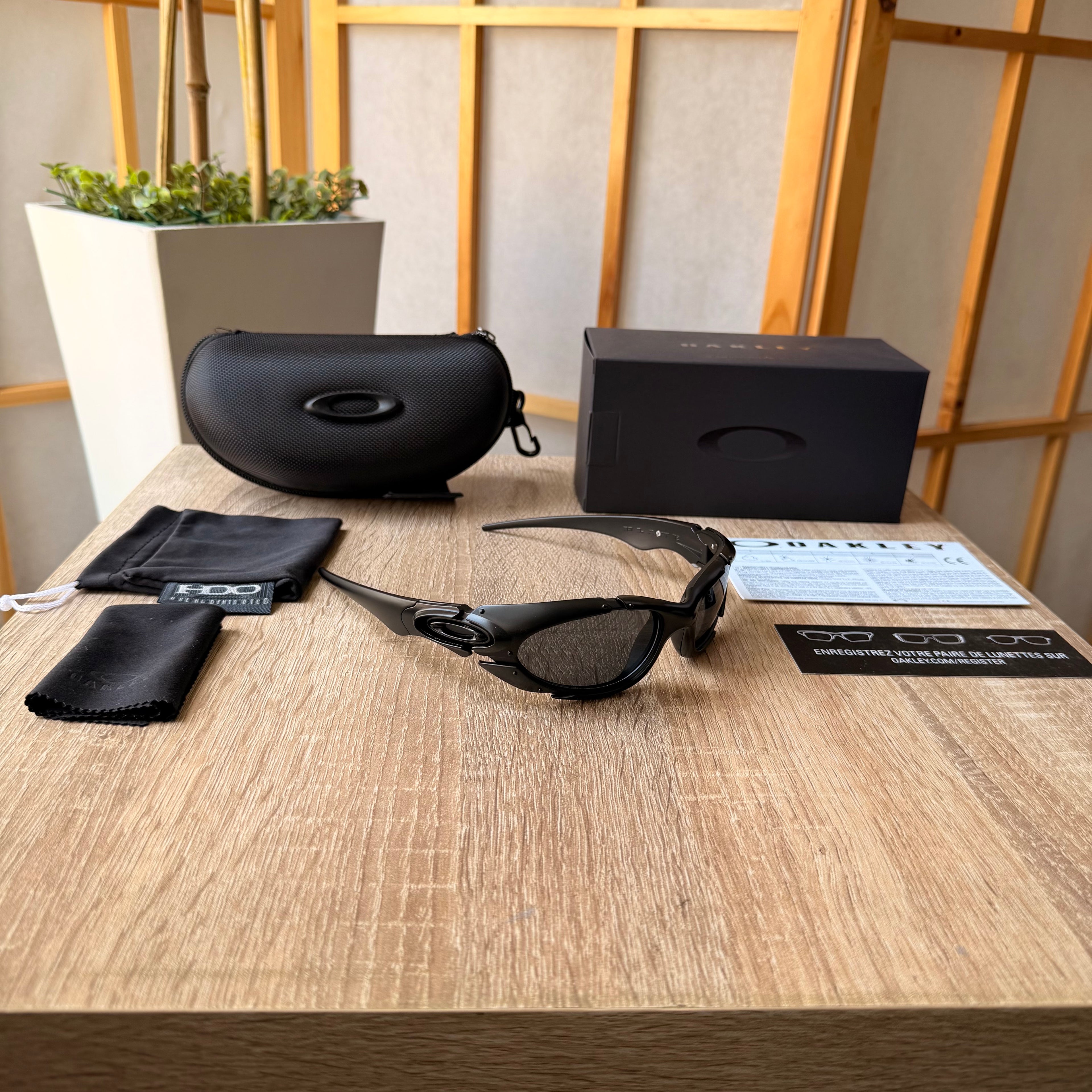 Oakley® Plate