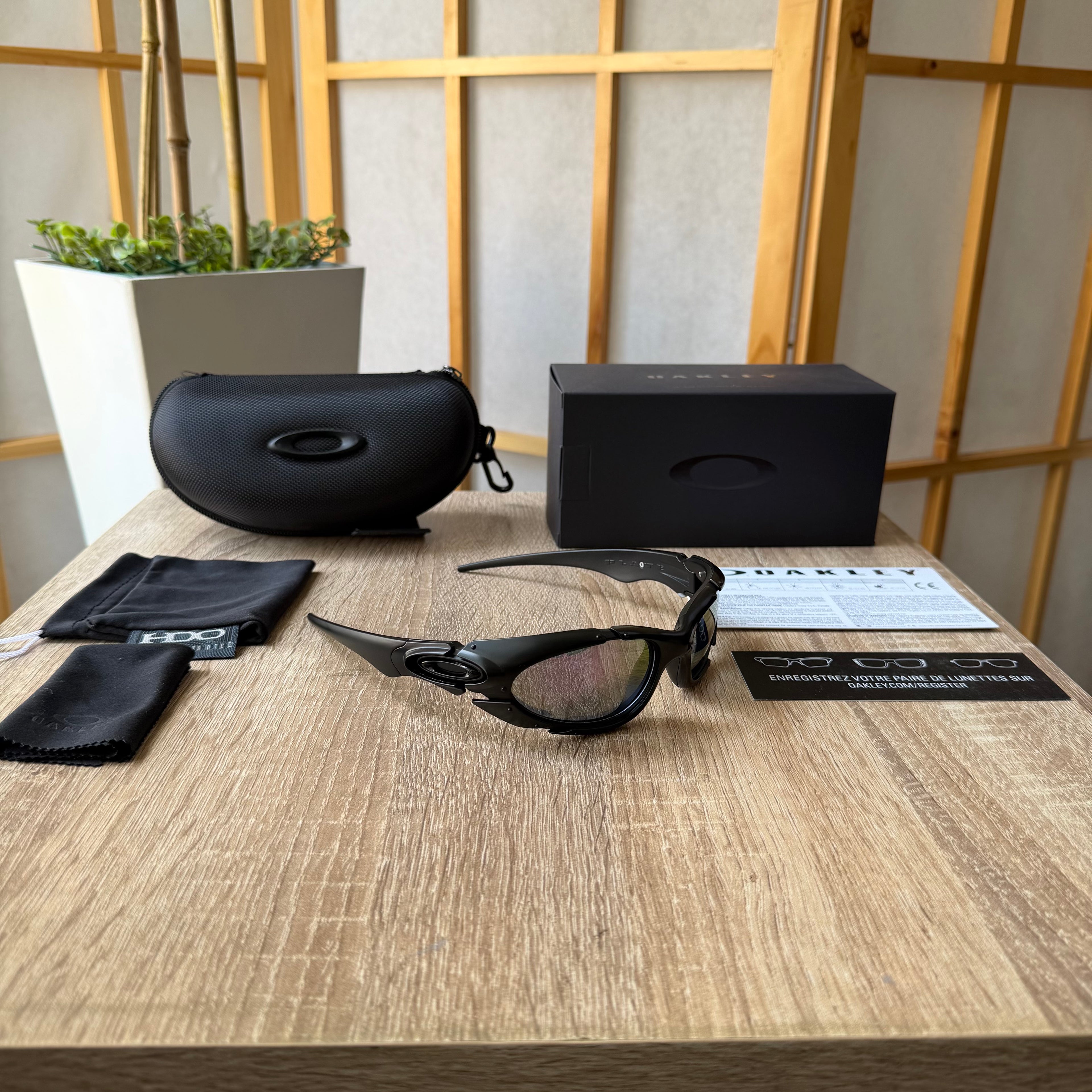 Oakley® Plate