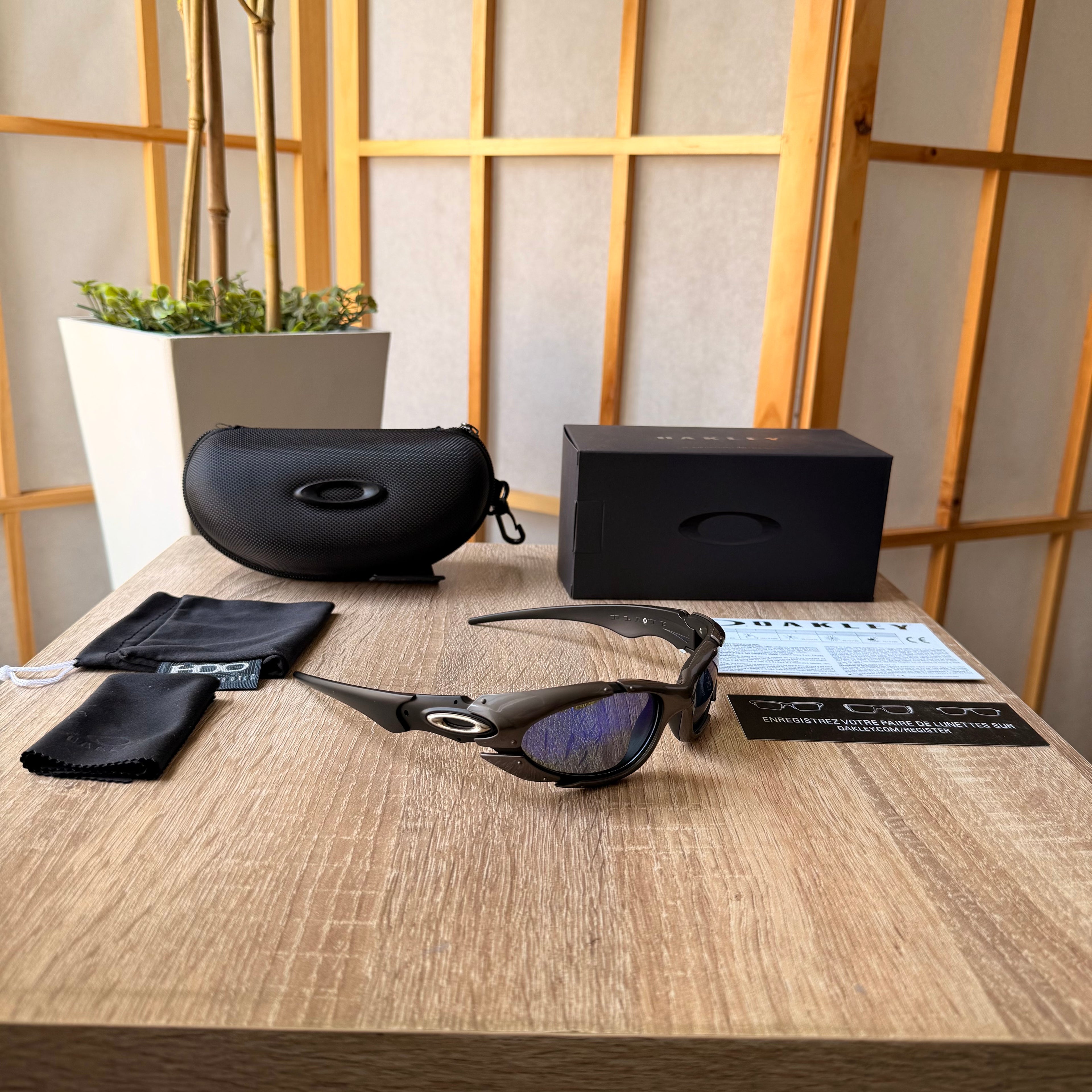 Oakley® Plate